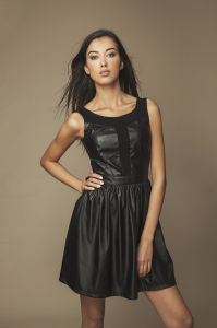 Skórzana sukienka AMBIGANTE czarna 500
